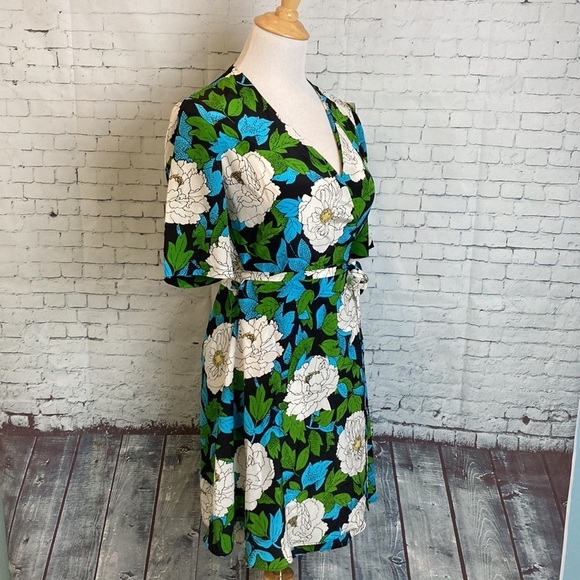 Diane Von Furstenberg Savilla Wrap Silk Floral Mini Dress Sz 4 Resortwear Luxury - Picture 5 of 16